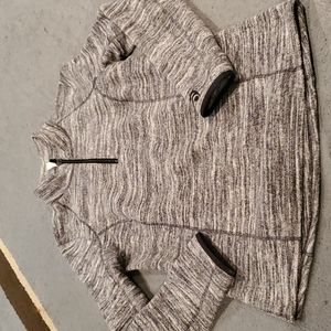 5/$20 Woman's size medium ideology sweatshirt